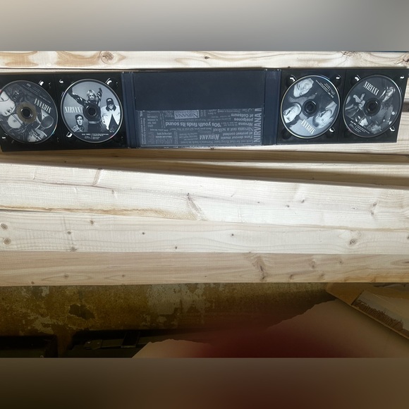 Collectible Nirvana 4 CDs with Book - Picture 13 of 15